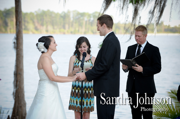 Best Lakeside wedding at Paradise Cove in Orlando, Florida - Wedding photographer - Sandra Johnson (SJFoto.com)